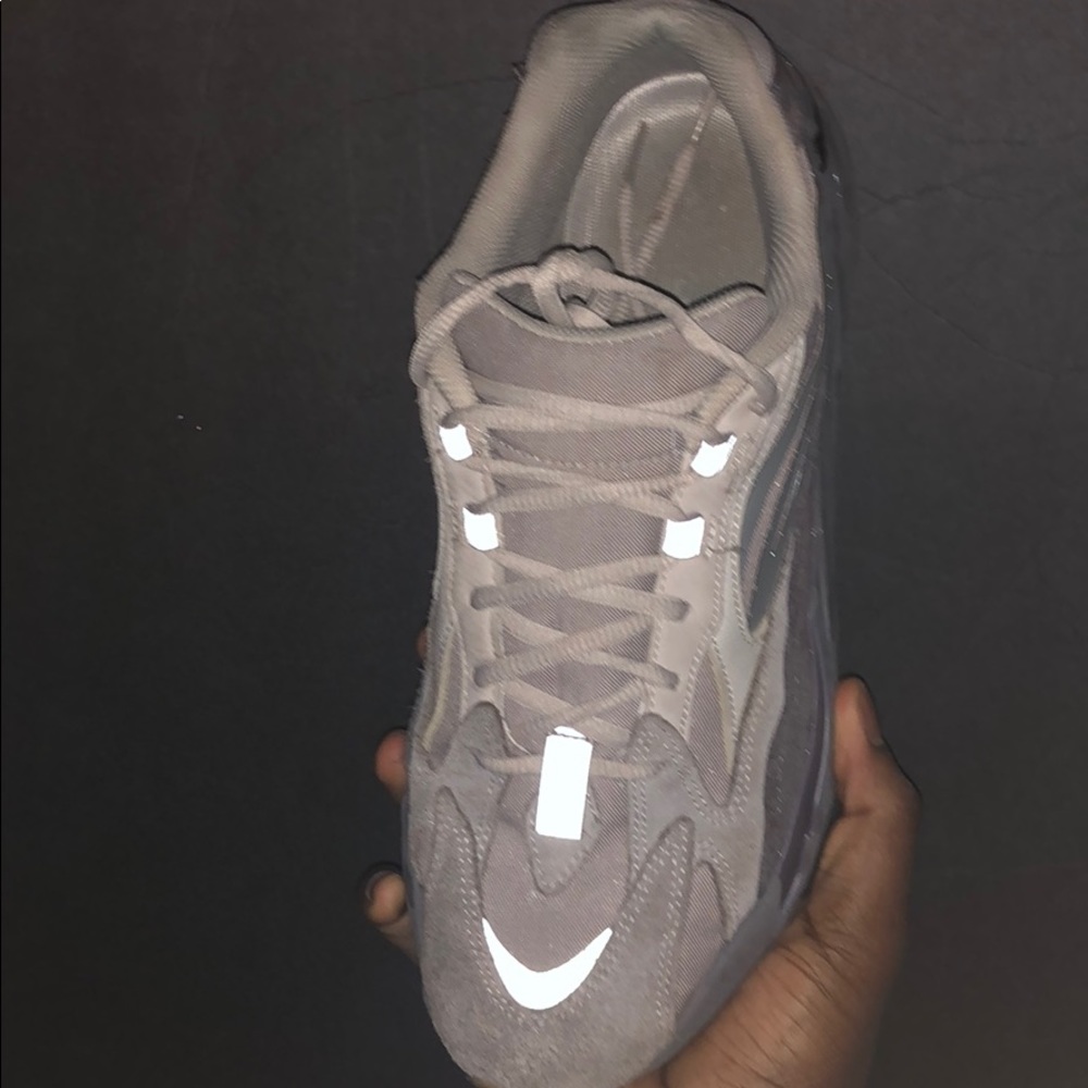 Yeezy tephra 700